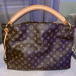 Louis Vuitton artsy monogram hobo bag